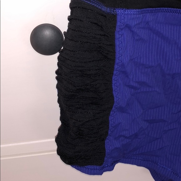 Lululemon shorts - Picture 3 of 4